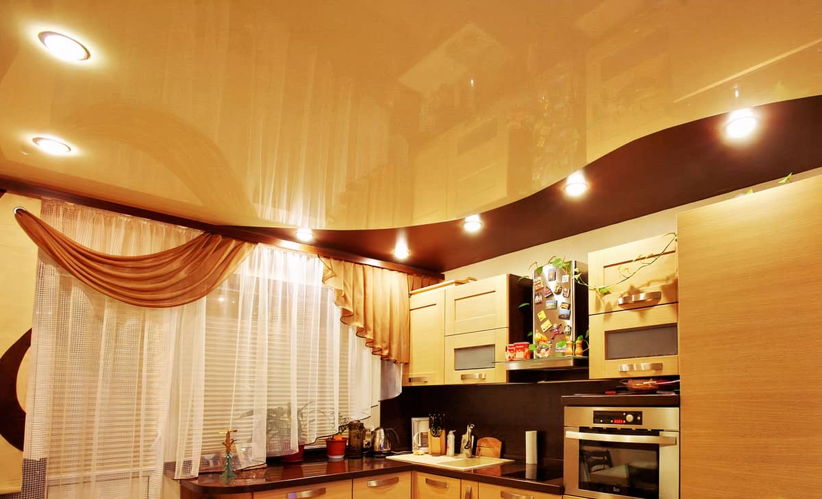 Какого цвета сделать натяжной потолок на кухне